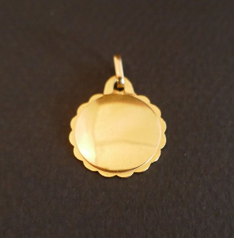 Augis Médaille d'Amour, 18-carat gold