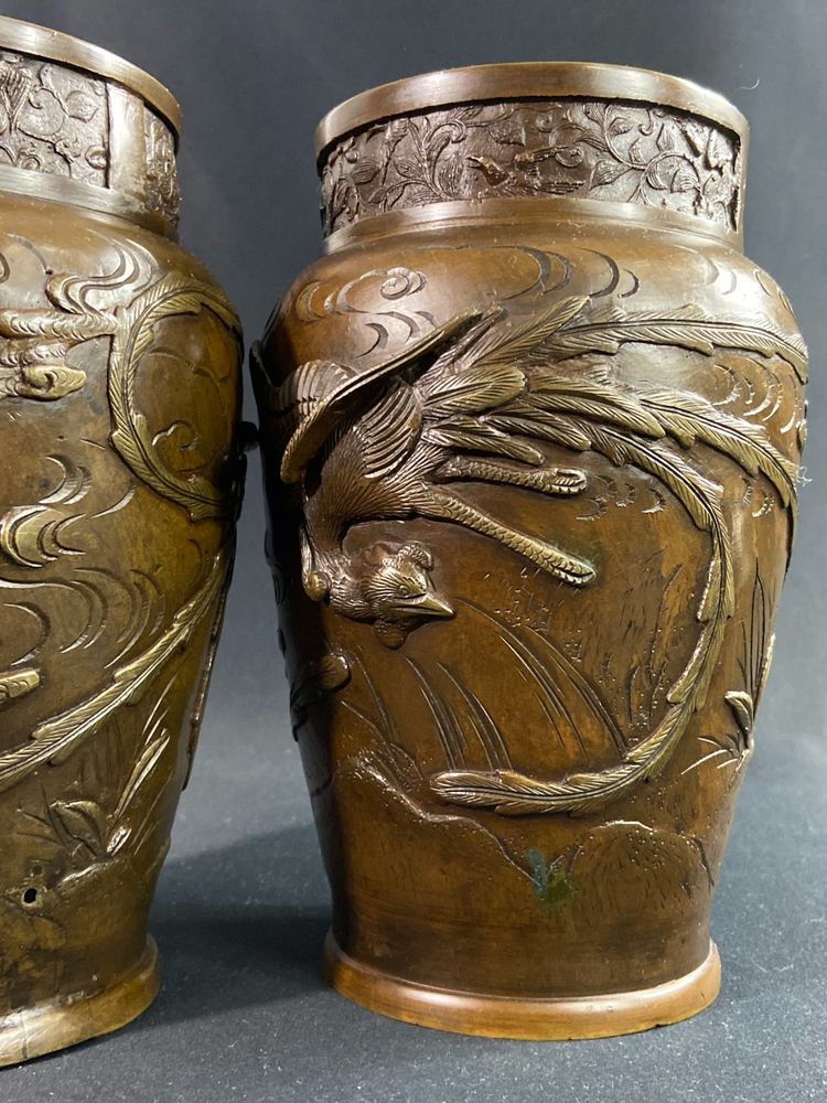 Pair of bronze vases decorated with birds Japan 19th century Meiji