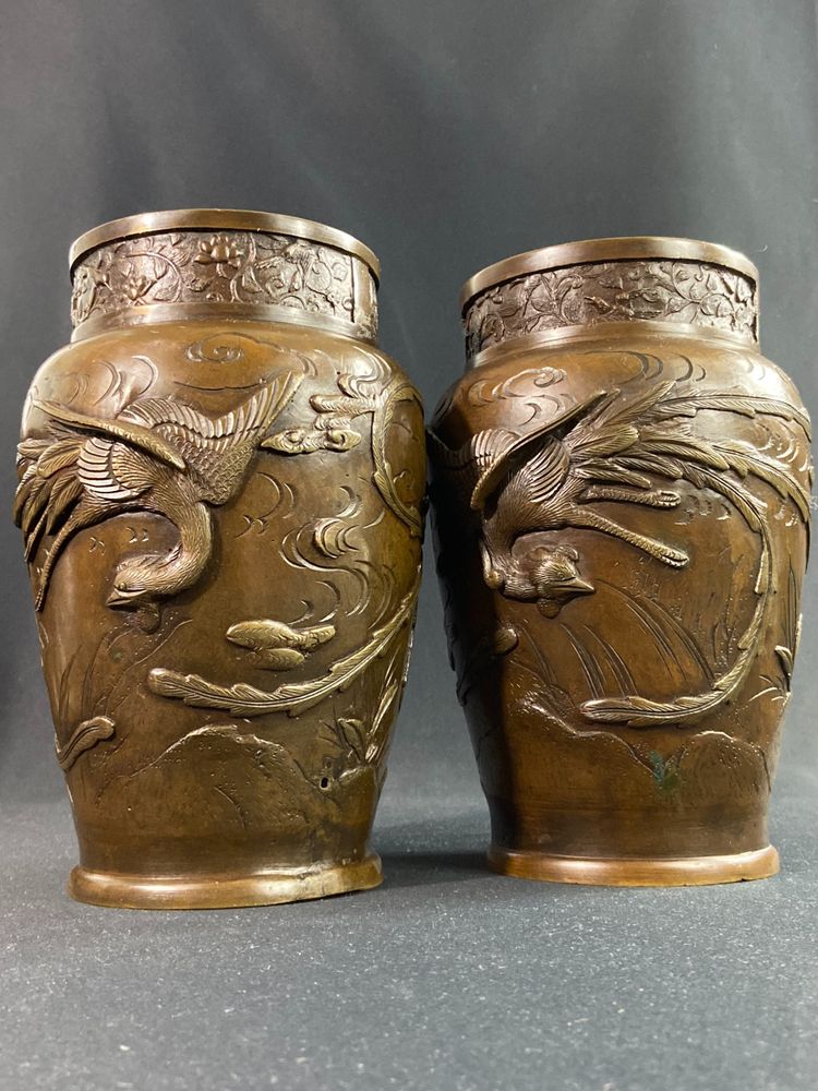 Pair of bronze vases decorated with birds Japan 19th century Meiji