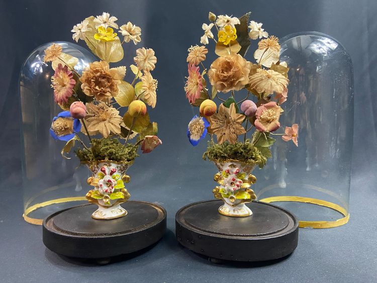 Paire de bouquets de mariés sous globe en verre XIXe Napoléon III