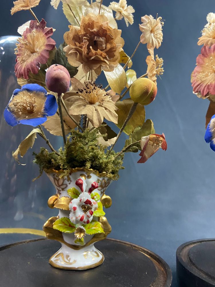 Paire de bouquets de mariés sous globe en verre XIXe Napoléon III