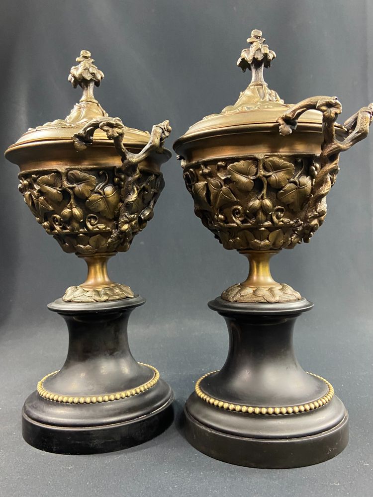 Paire de cassolettes à décor feuillagé bronze sur socle marbre XIXe Napoléon III