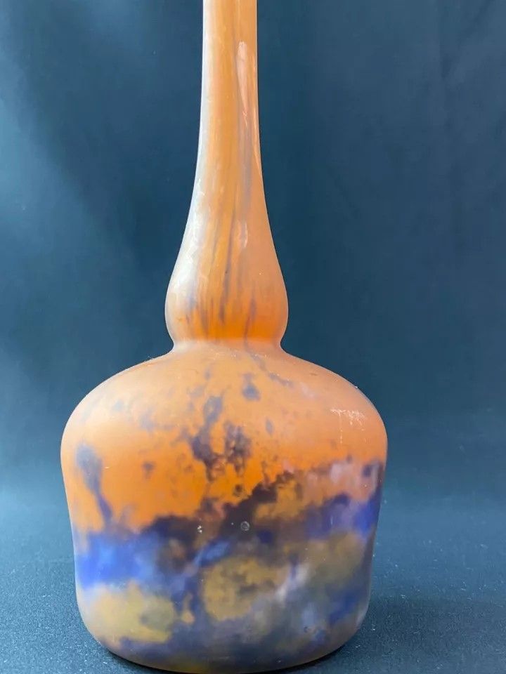 Soliflore Vase aus Glaspaste signiert LORRAIN