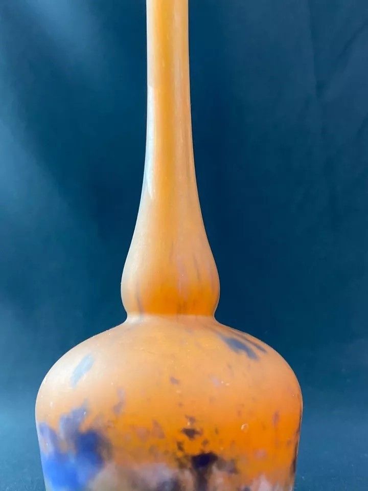 Soliflore Vase aus Glaspaste signiert LORRAIN