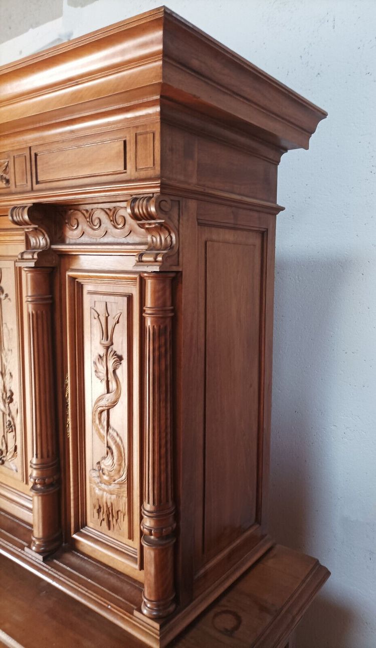 Credenza rinascimentale in noce biondo del XIX secolo