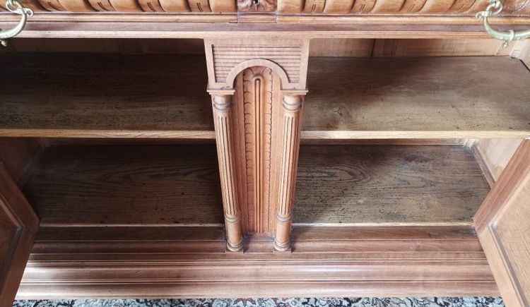 Credenza rinascimentale in noce biondo del XIX secolo