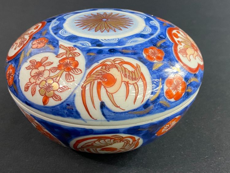 Candy box in Imari porcelain Japan late 19th century