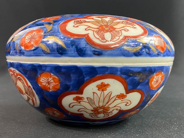 Candy box in Imari porcelain Japan late 19th century