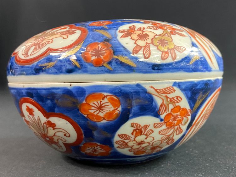 Candy box in Imari porcelain Japan late 19th century