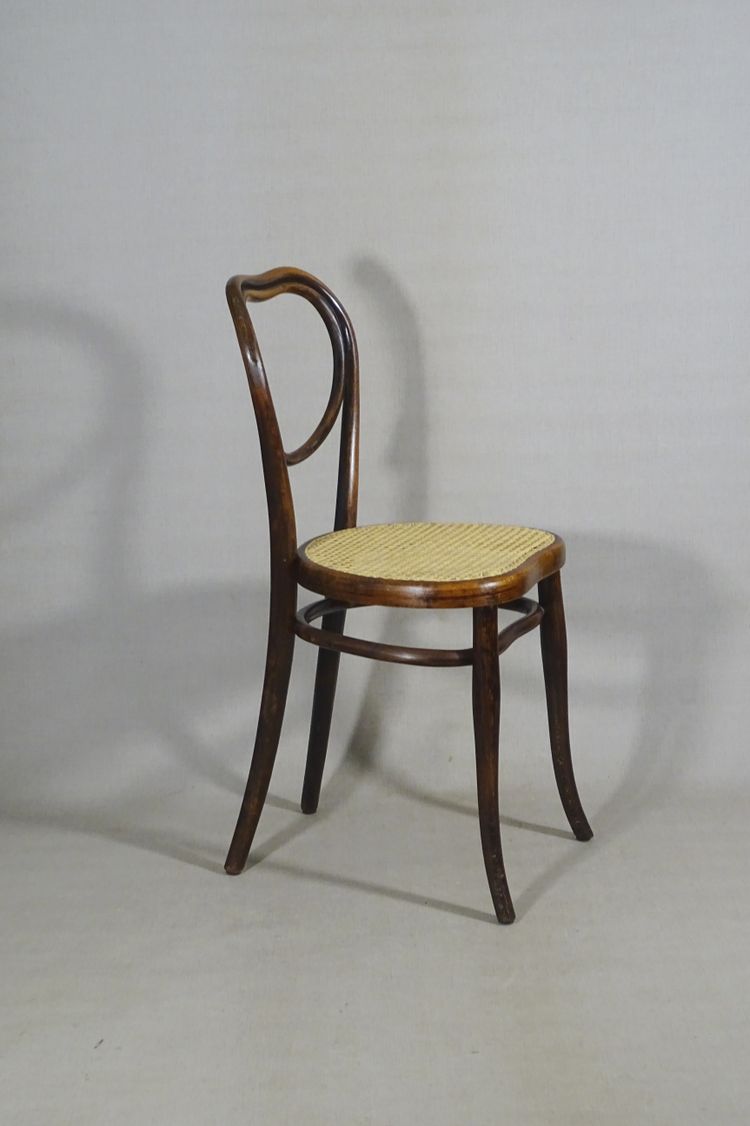 Chaise Thonet N°28, vers 1875, cannage neuf, gomme laque façon palissandre