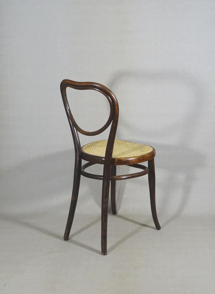 Chaise Thonet N°28, vers 1875, cannage neuf, gomme laque façon palissandre