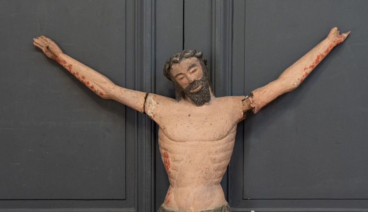 Christ en bois sculpté du XVe polychromie Sud de la France