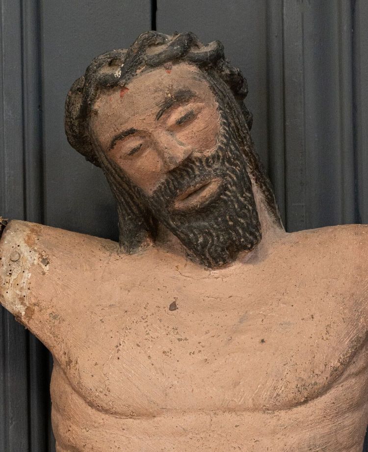 Christ en bois sculpté du XVe polychromie Sud de la France