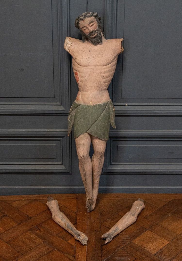 Christ en bois sculpté du XVe polychromie Sud de la France