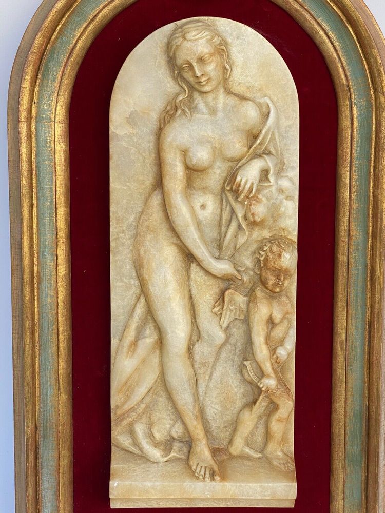 Alabaster plaque in bas-relief Venus aux Amours 19th century red velvet gilt frame