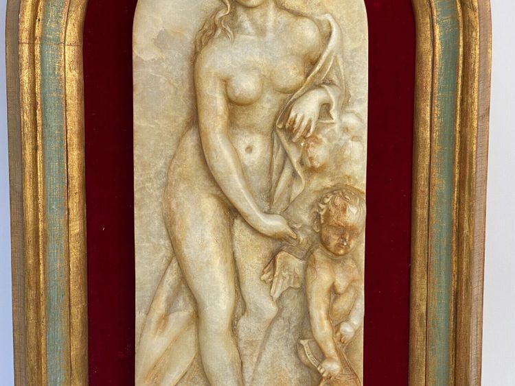 Alabaster plaque in bas-relief Venus aux Amours 19th century red velvet gilt frame