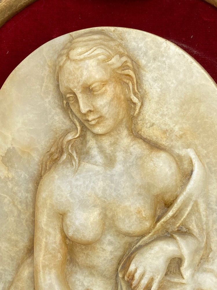 Alabaster plaque in bas-relief Venus aux Amours 19th century red velvet gilt frame