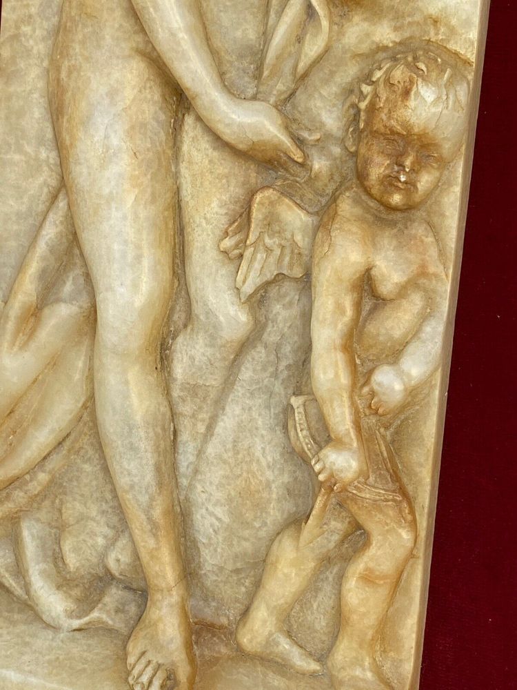 Alabaster plaque in bas-relief Venus aux Amours 19th century red velvet gilt frame