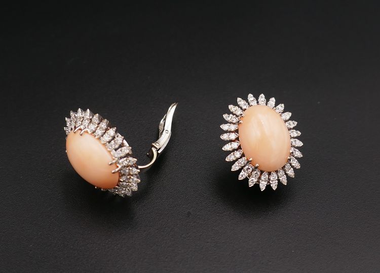 Peau d'Ange Coral Earrings with Diamonds, 18-carat gold.