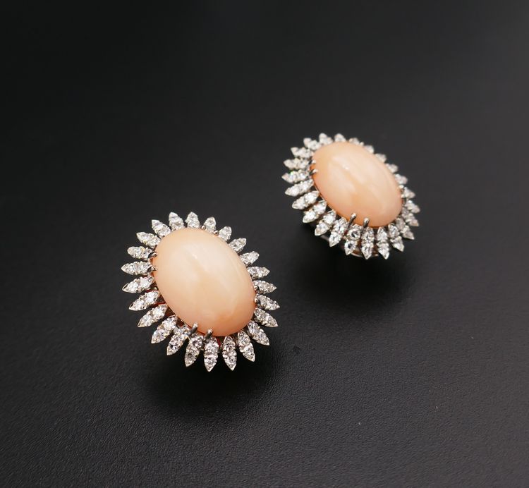 Peau d'Ange Coral Earrings with Diamonds, 18-carat gold.