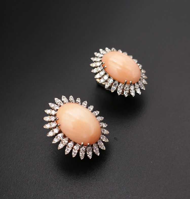 Peau d'Ange Coral Earrings with Diamonds, 18-carat gold.