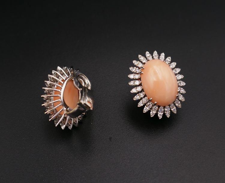 Peau d'Ange Coral Earrings with Diamonds, 18-carat gold.