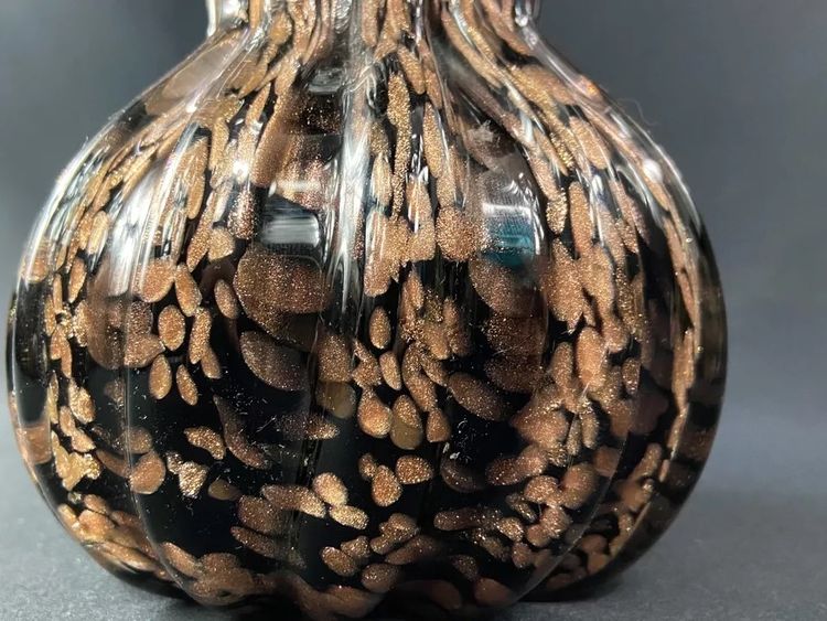 Signierte Vase aus Murano-Kristall Venedig Goldeinschluss auf schwarzem Grund