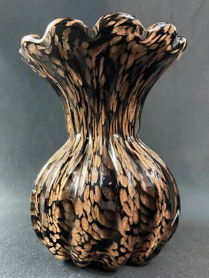 Signierte Vase aus Murano-Kristall Venedig Goldeinschluss auf schwarzem Grund