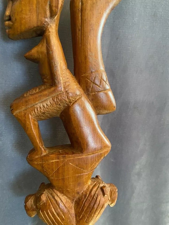 Canne de cérémonie en bois sculpté Afrique