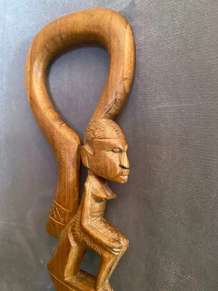 Canne de cérémonie en bois sculpté Afrique