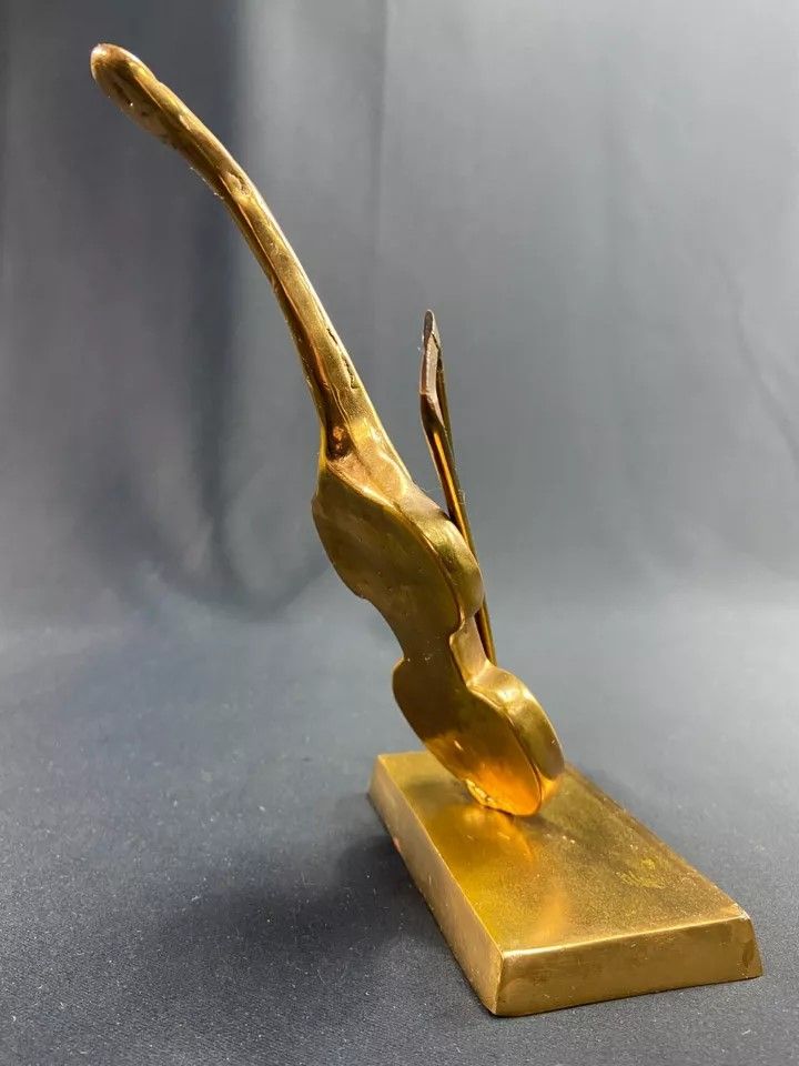 Soggetto in bronzo scolpito con violoncello e violino firmato Yves Lohé