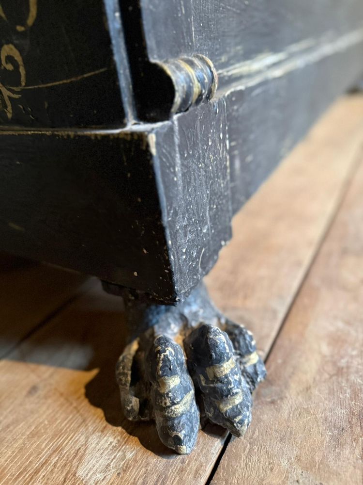 Commode italienne ( vue de Venise)datant du 19e siècle repatinee avec marbre