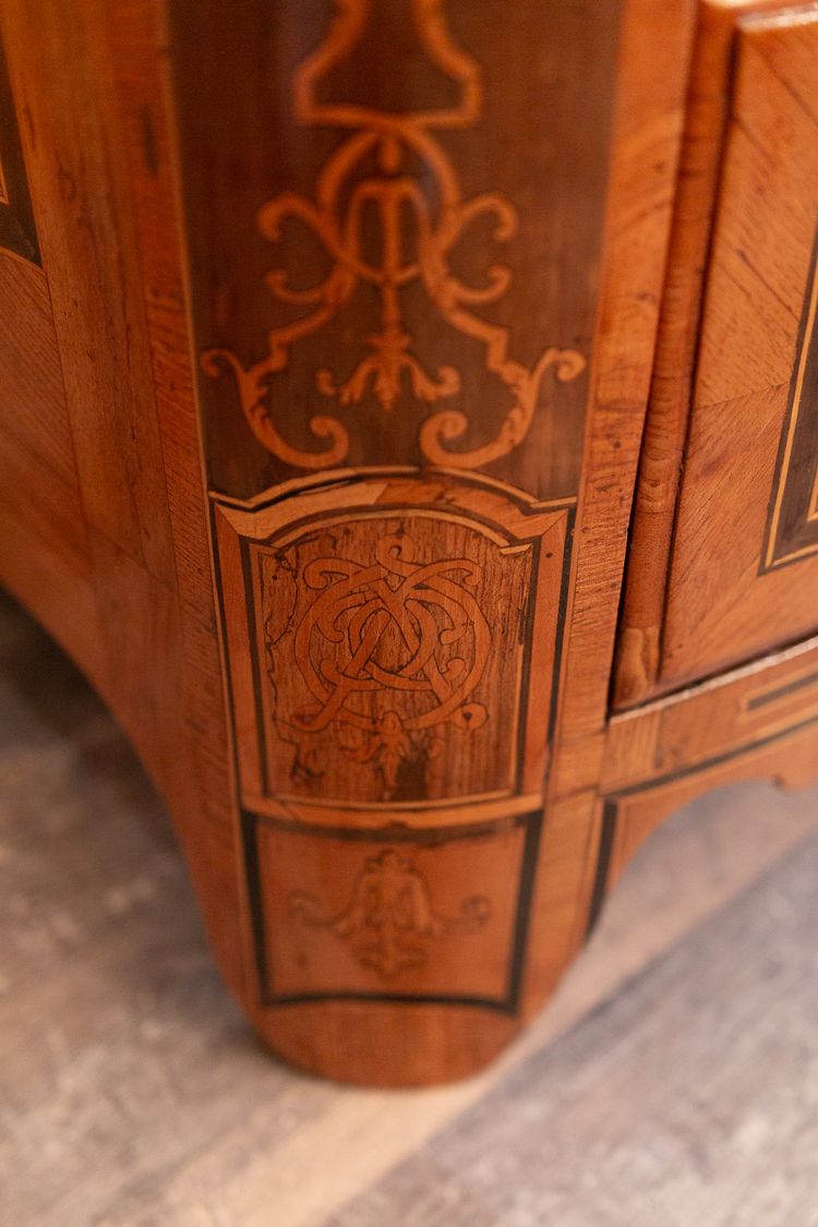 Louis XIV period marquetry chest of drawers decorated with a Ducal Crown circa 1700