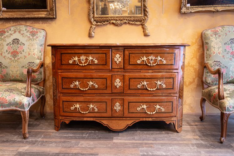 Louis XIV period marquetry chest of drawers decorated with a Ducal Crown circa 1700