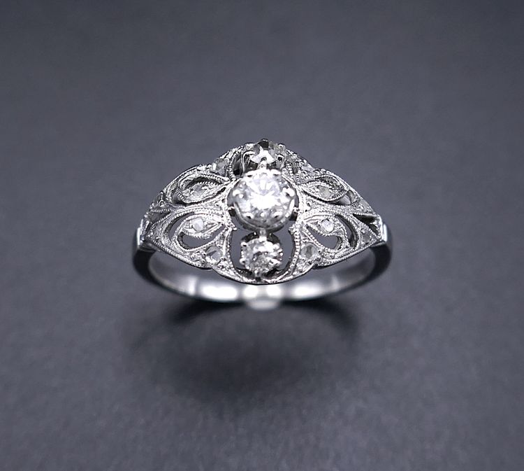 Art Deco 3 Diamond Ring, Gold And Platinum Setting.