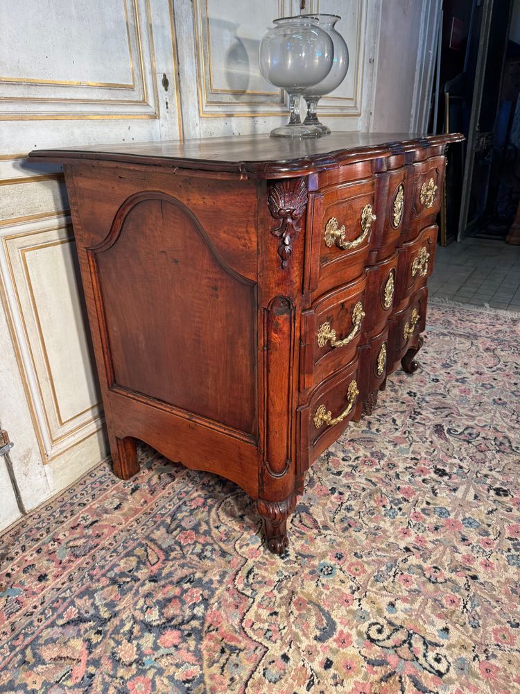 Commode arbalète en noyer d’époque Louis XV 18 eme siècle 