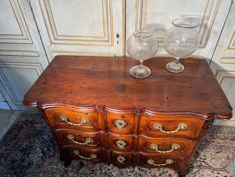 Commode arbalète en noyer d’époque Louis XV 18 eme siècle 