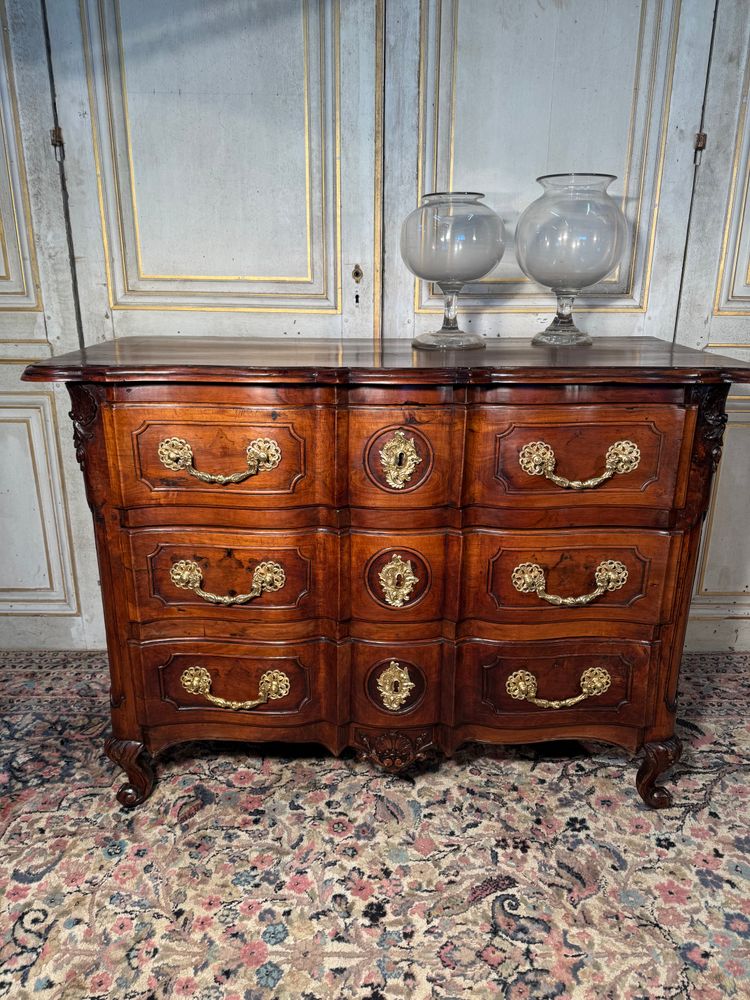 Commode arbalète en noyer d’époque Louis XV 18 eme siècle 