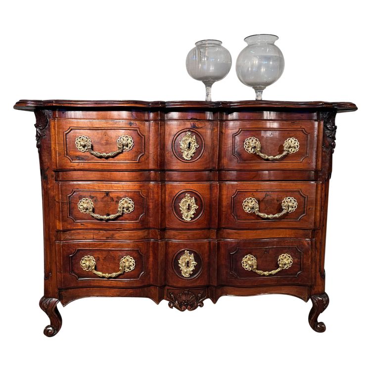 Commode arbalète en noyer d’époque Louis XV 18 eme siècle 