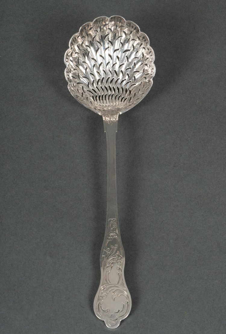 Sprinkling spoon Orfèvre RN silver 53 grams rich Louis XV decor