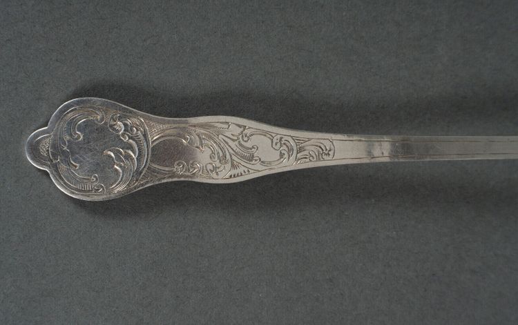 Sprinkling spoon Orfèvre RN silver 53 grams rich Louis XV decor