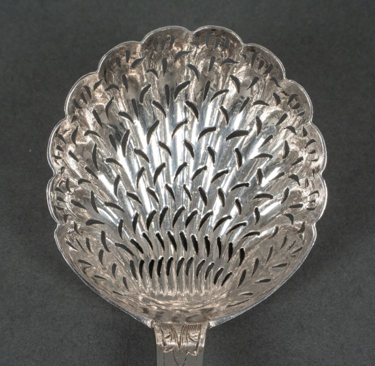 Sprinkling spoon Orfèvre RN silver 53 grams rich Louis XV decor