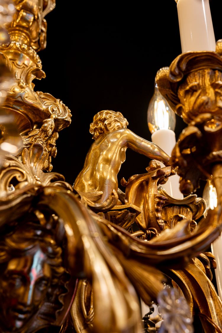 Signed by Victor Raulin (1867-1925), Louis XV style chiseled and gilded bronze chandelier Aux Amours