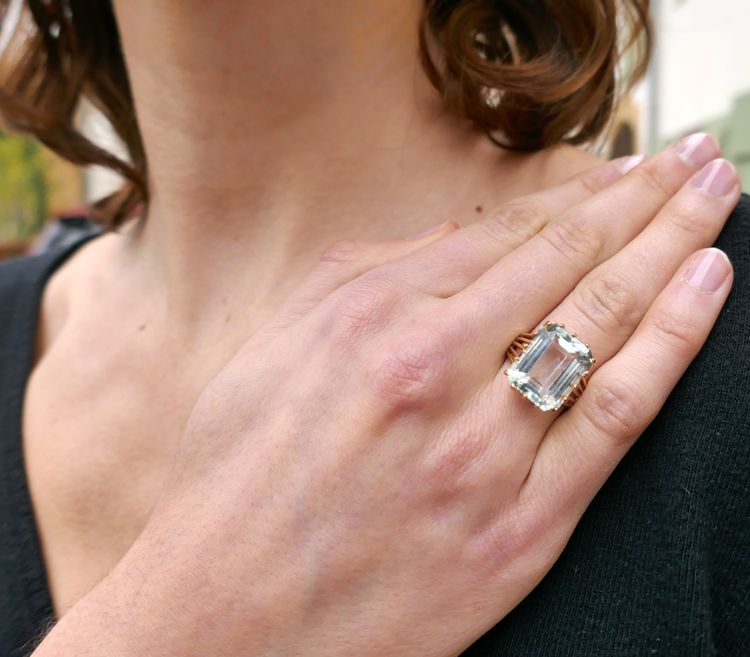 Aquamarine Ring, 18-carat yellow gold.