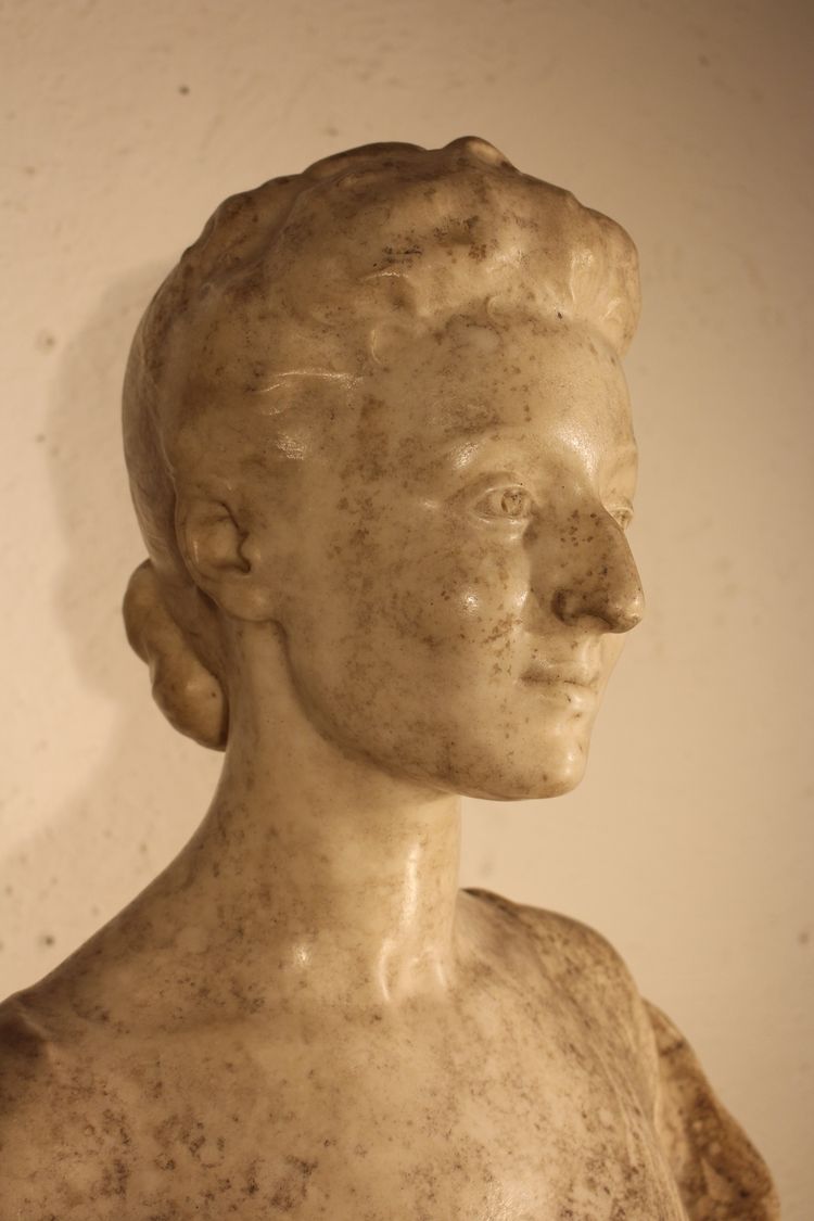  Bust in Carrara marble