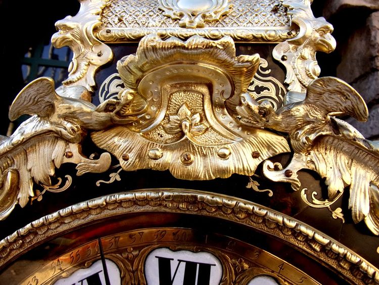 Cartel "aux Têtes enturbannées" in Boulle marquetry and its console, 140 cm