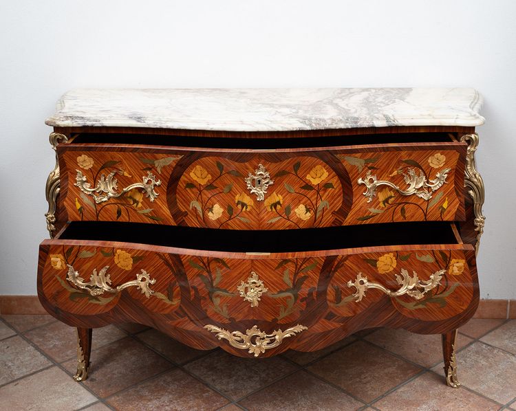 Commode ancienne française époque 20siècle.