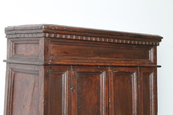 Genouillère toscane ancienne de 1750 , restaurée en patine . buffet . mesurant 76 x 55 . Hauteur cm