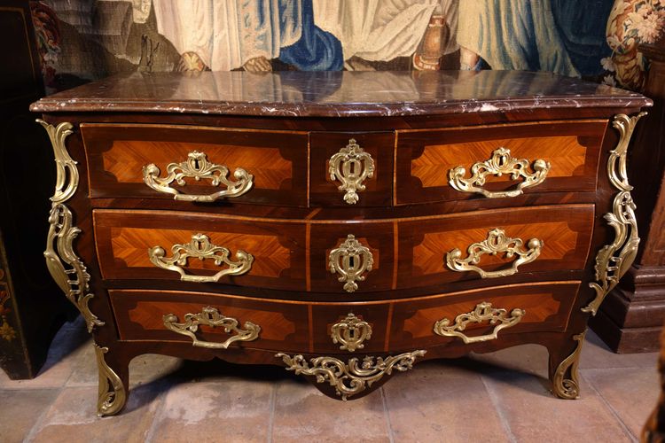 Grave chest of drawers stamped Dufour