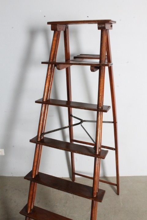 Escalier de bibliothèque antique restauré du 19ème siècle. Rareté . Hauteur 161 cm